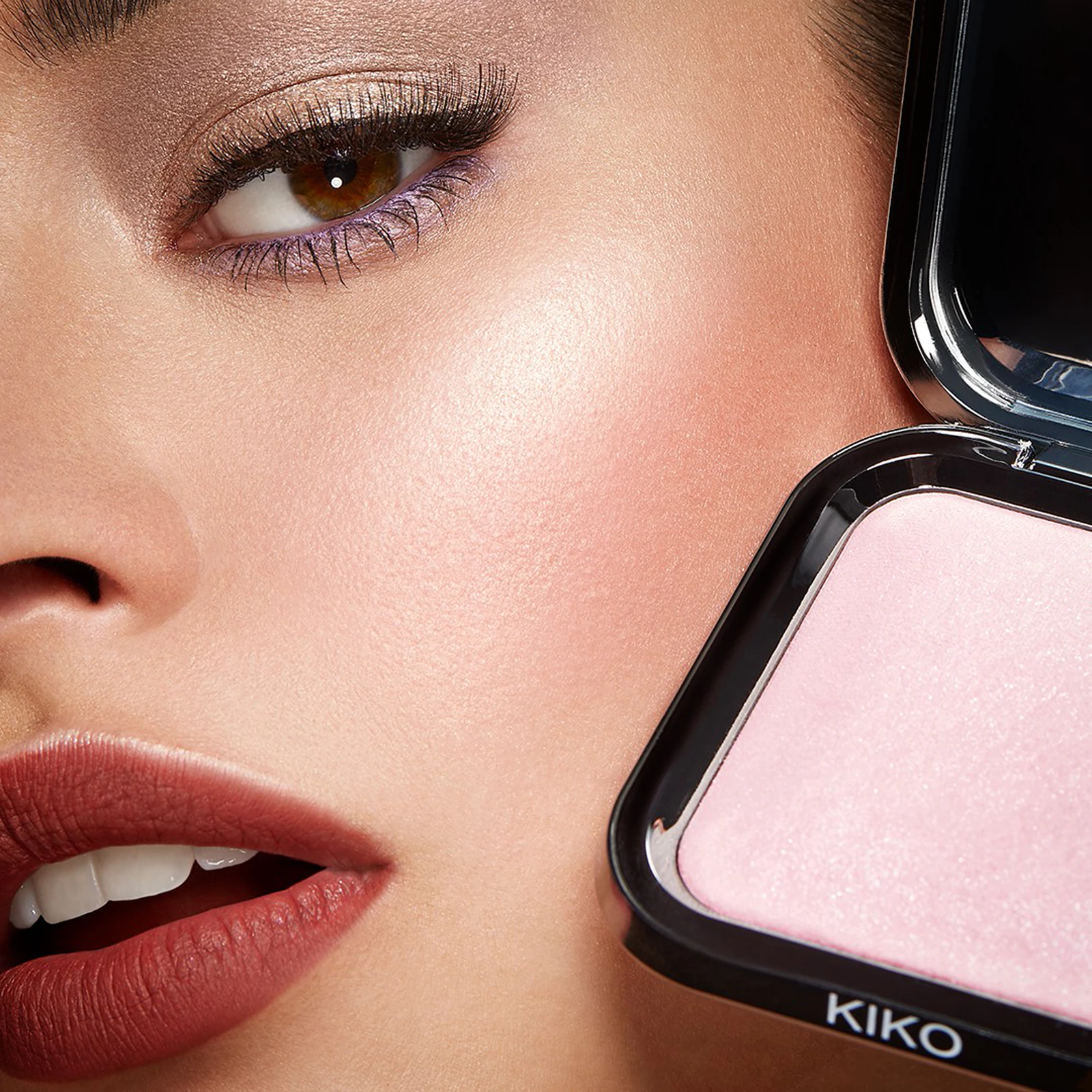 Kiko Milano Glitter Baked Highlighter - Image 3